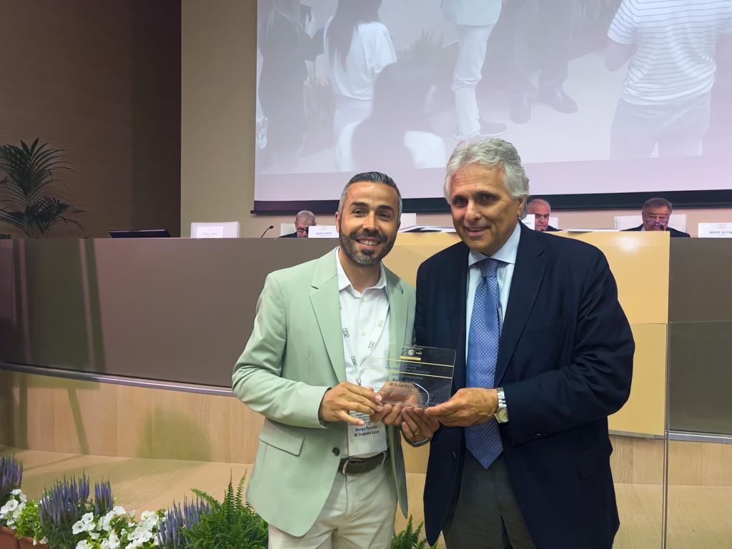 la consegna del premio
