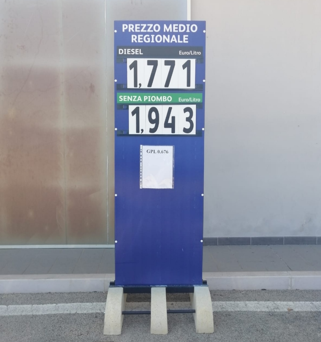 Benzina prezzo medio solo in provincia di Bolzano costa più che in