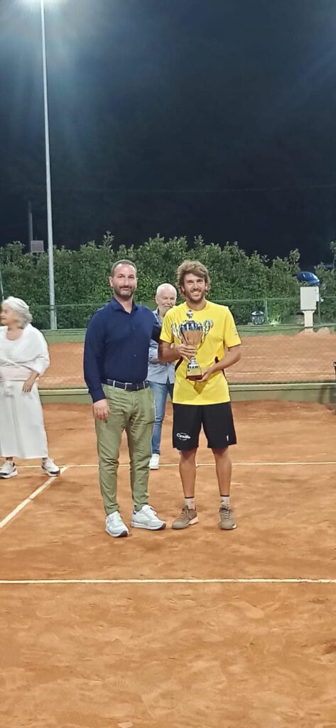 alessandro paiano premia valentin florez