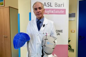 Consegna caschi refrigeranti ospedale San Paolo 1