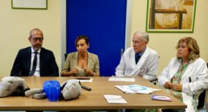 Consegna caschi refrigeranti ospedale San Paolo dettaglio tavolo