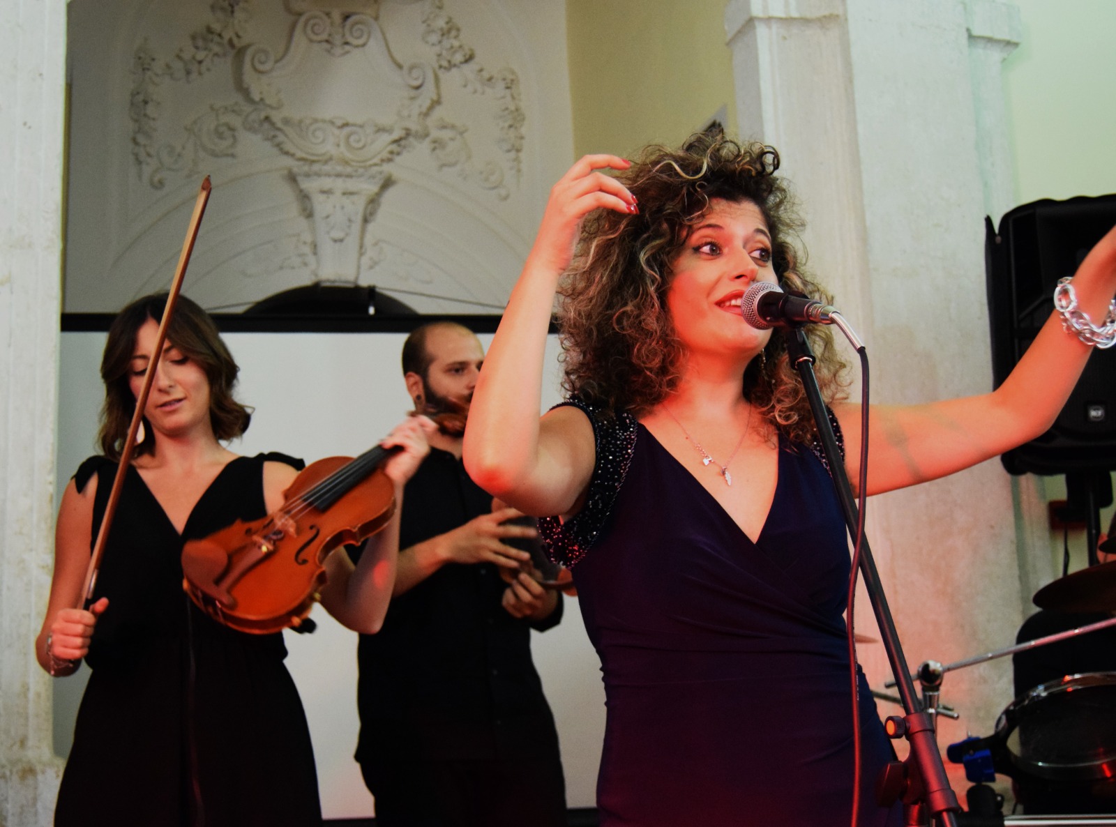 Apricena: presentato “Ruba di notte l’amore” Brano della cantautrice Roberta Palumbo Apricena: presentato “Ruba di notte l’amore” Brano della cantautrice Roberta Palumbo