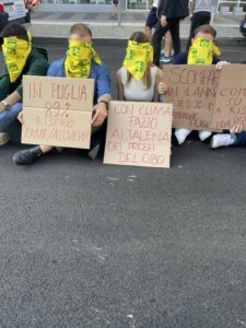 Flash mob giovani agricoltori contro i danni del clima sullagricoltura1