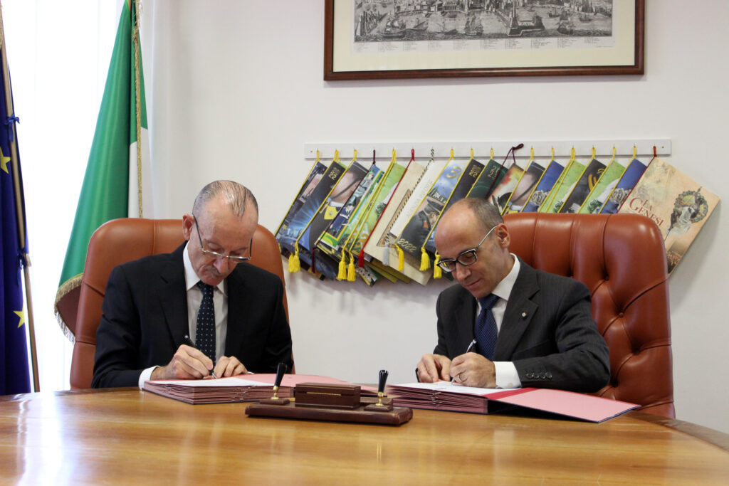 Anac Sogin Protocollo Intesa da sx Presidente Sogin Carlo Massagli e Presidente Anac Giuseppe Busia firma 28 11 2023 scaled