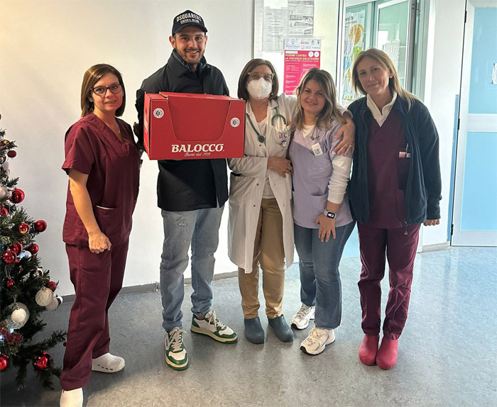 Natale 2023 La consegna dei mini panettoni al Reparto Pediatria