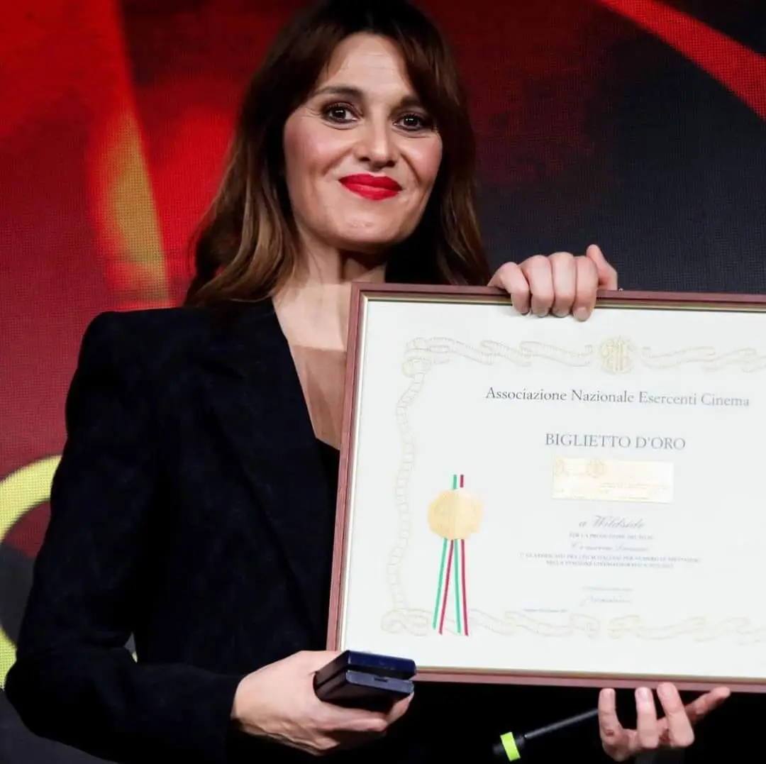 Esercenti cinema con il vicepresidente pugliese: biglietto d’oro a Paola Cortellesi Ieri a Sorrento la consegna per "C