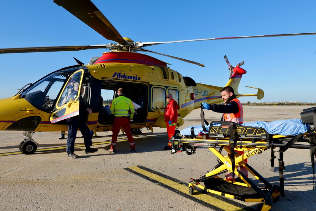 arrivo a bari paziente ferita in albania 8 scaled