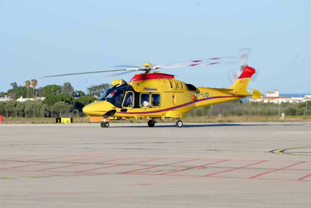 elicottero arrivo a bari paziente ferita in albania 5
