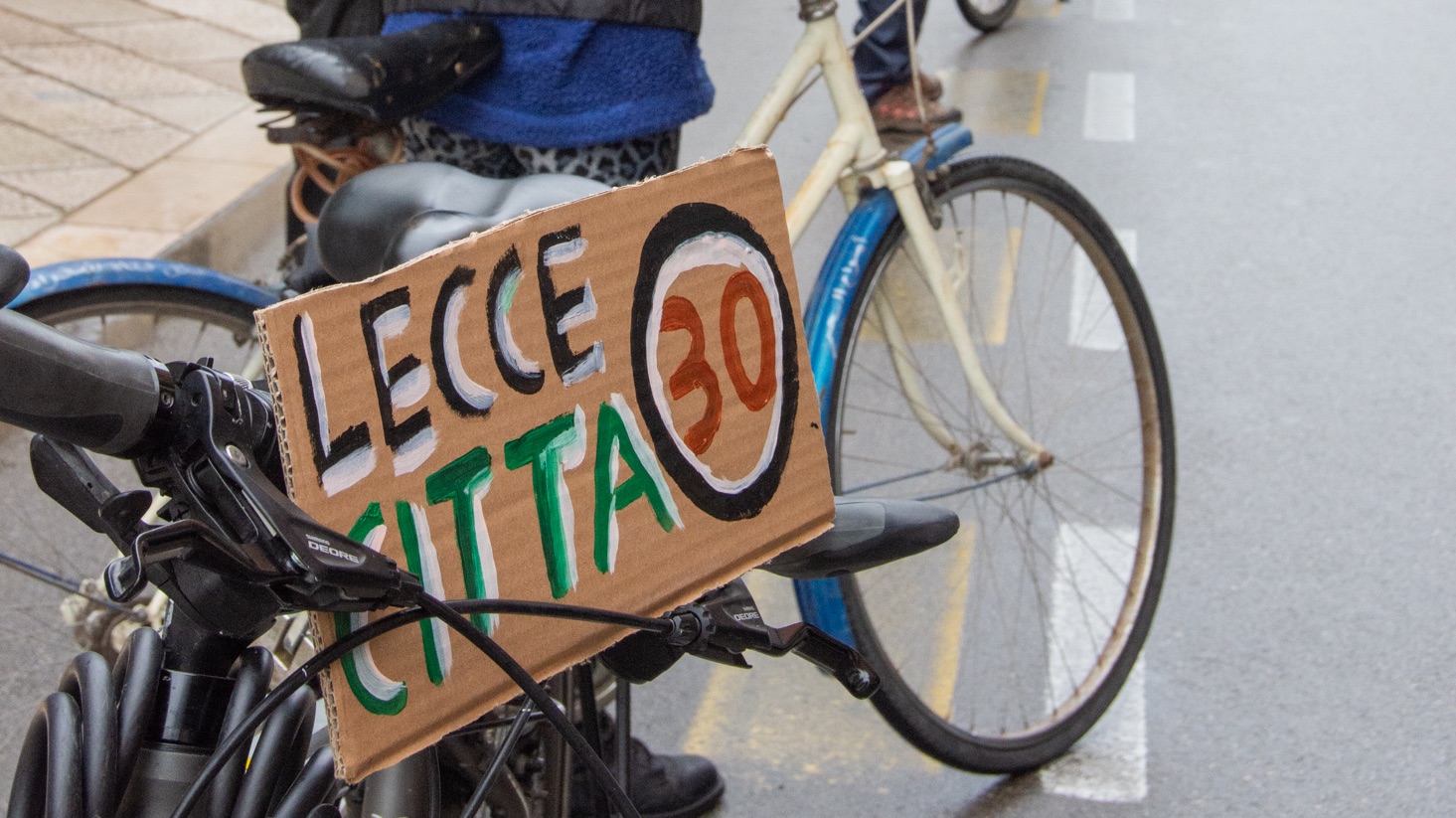 Sicurezza stradale: Lecce30, da oggi la raccolta di firme per la petizione popolare In dieci anni 40 morti e 4178 feriti