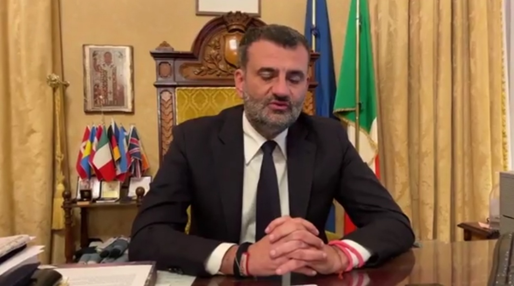 Bari: il sindaco, “non permetterò a nessuno” di prendersela con la città Decaro dopo l