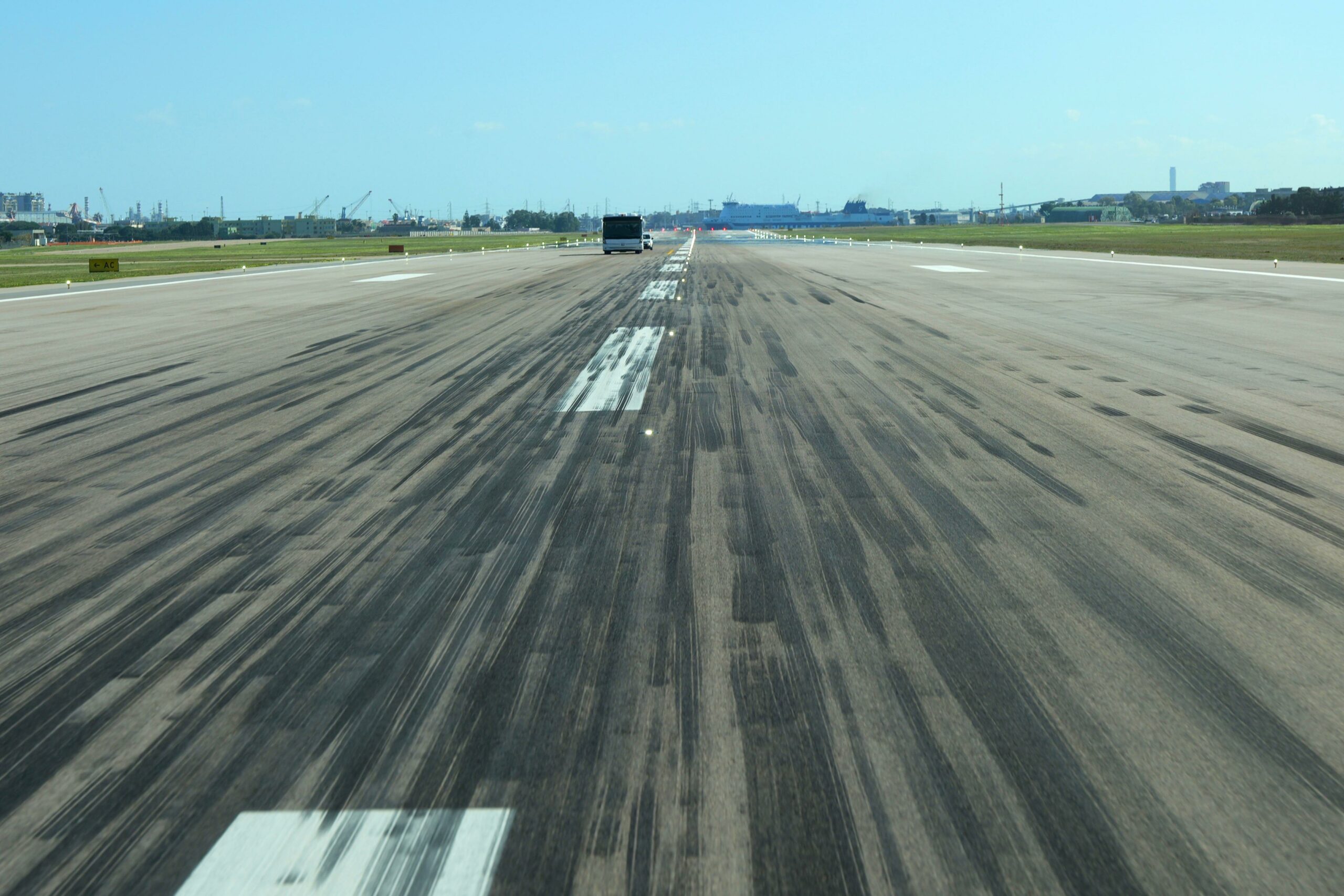 Aeroporti di Puglia Enac: contratto di programma da 218 milioni di euro Ieri la firma Aeroporti di Puglia Enac: contratto di programma da 218 milioni di euro Ieri la firma