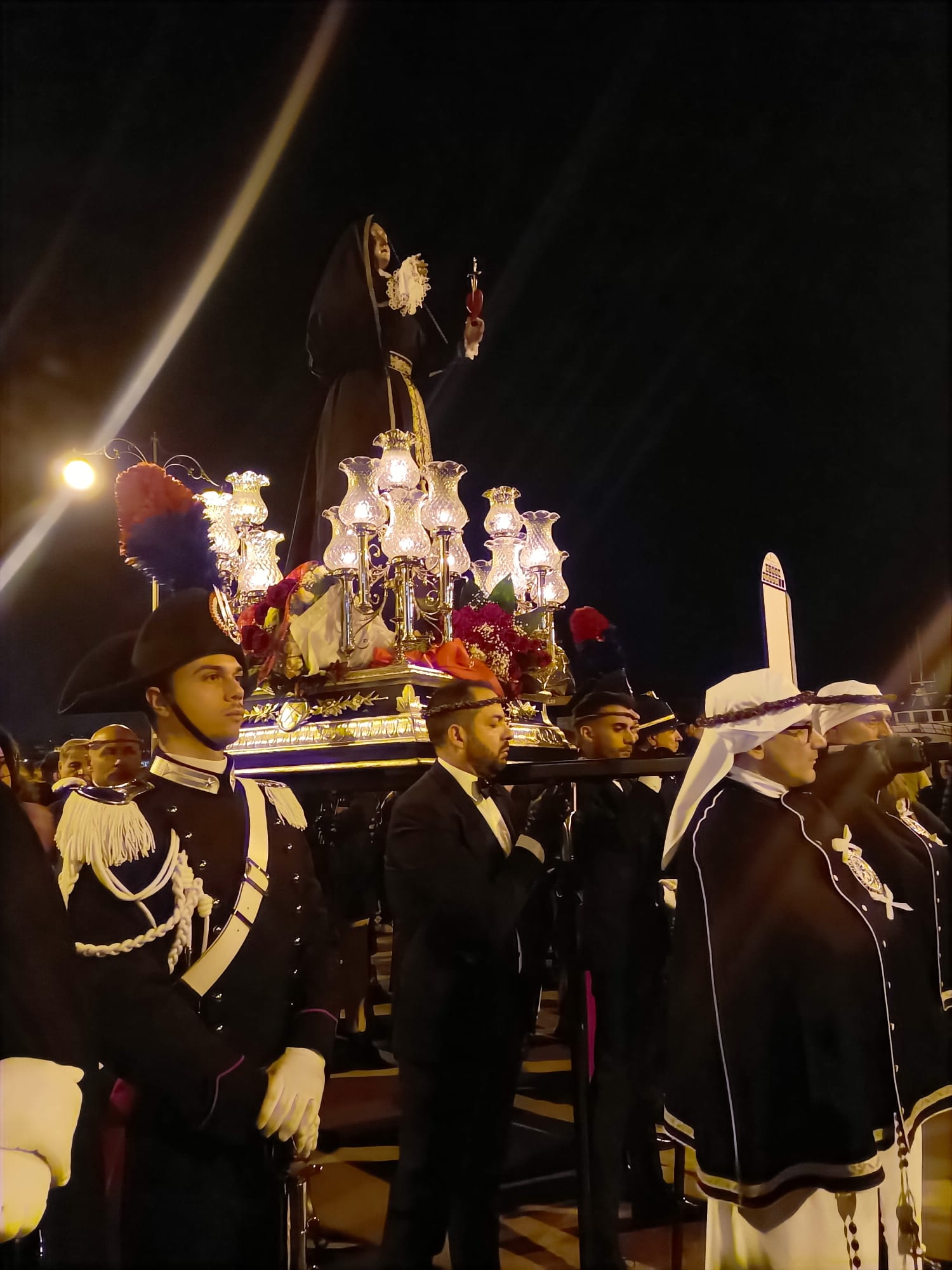 Taranto: la processione dell’Addolorata Dalla notte