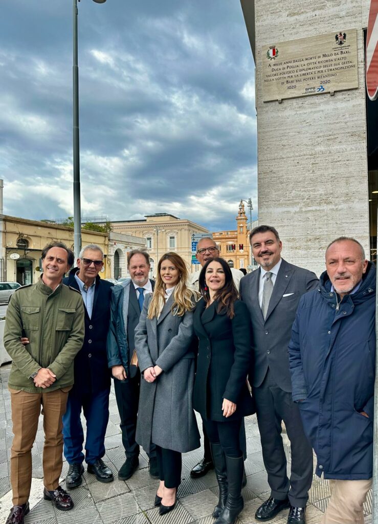 Foto inaugurazione targa Melo da Bari (1)