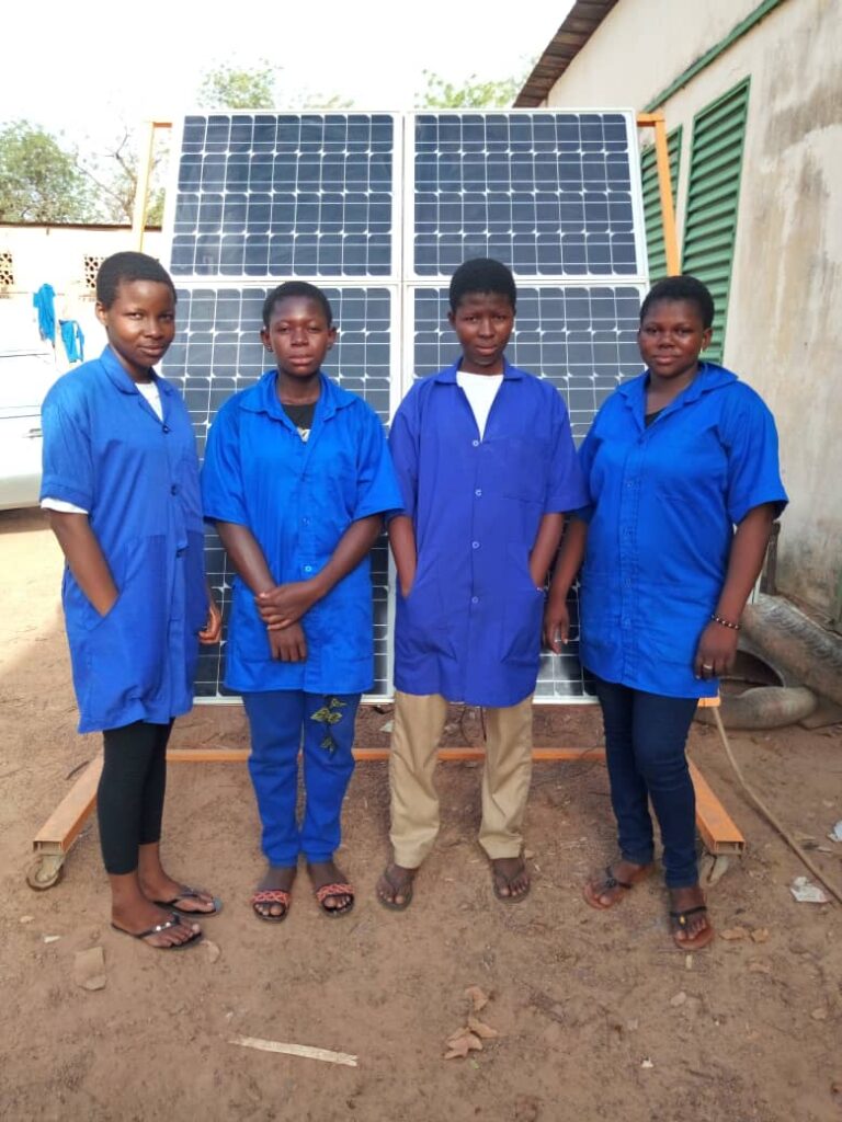 Studentesse Installatori fotovoltaico in Burkina Faso Progetto Stain (1)