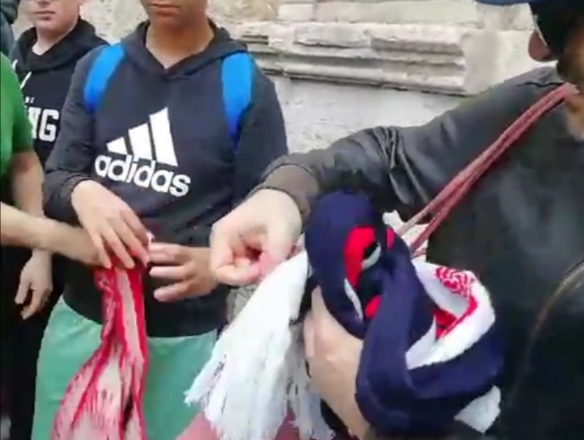 “Quella non è Taranto”: vicesindaco, solidarietà agli studenti baresi per la sciarpa strappata dalle mani Ieri l