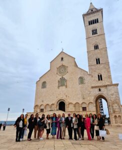avvocate del premio Giustina Rocca davanti alla Cattedrale di Trani