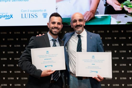 Domenico Scarpa, HR Manager di Attiva SRL – società licenziataria McDonald’s che ha ricevuto il premio e Gianbartolo Barberio, National Key Account di IFOA (1)