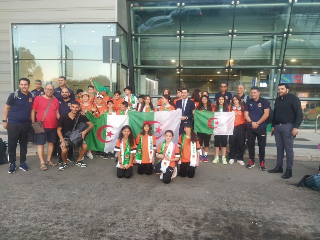 FOTO DI GRUPPO SQUADRA ALGERINA CON VICE CONSOLE