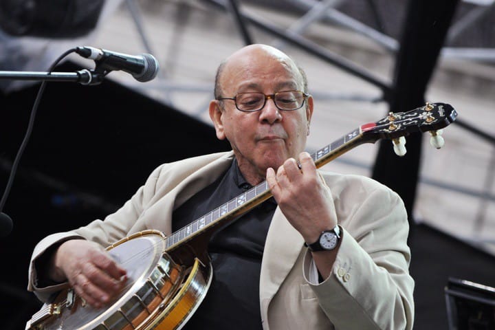 Lino Banjo (2)