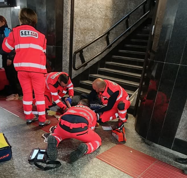 Stazione Brindisi da Noinotizie.it stazione di brindisi senza ascensori la protesta di federalberghi dopo l ultimo incidente anziano caduto dalle scale bagagli al seguito