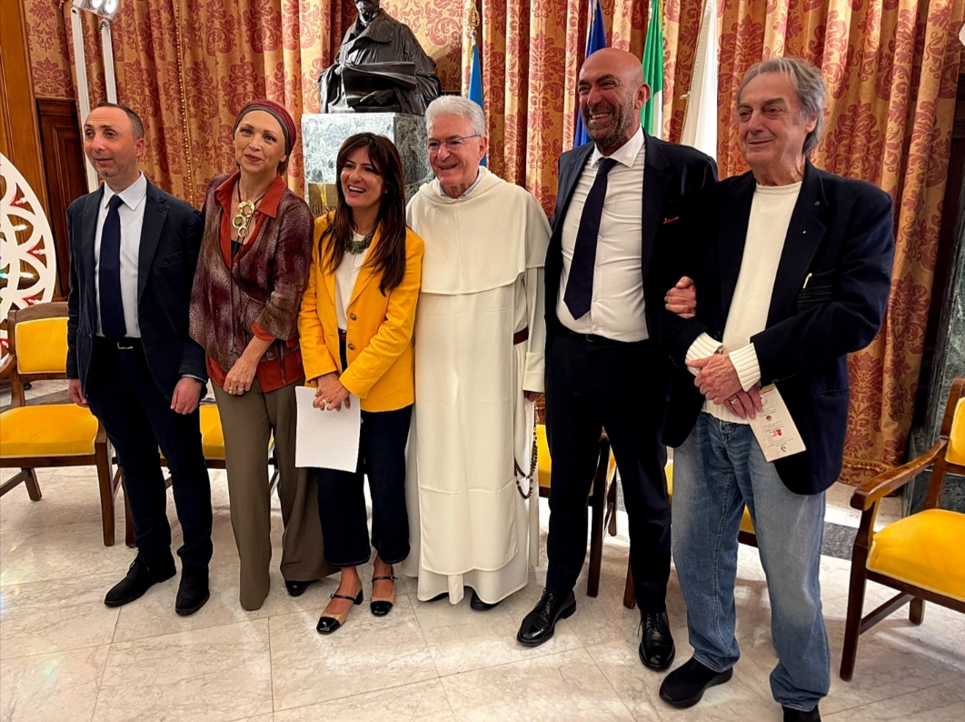 Bari, corteo di San Nicola: madrina Antonella Ruggiero Diretto da Gianni Ciardo Bari, corteo di San Nicola: madrina Antonella Ruggiero Diretto da Gianni Ciardo