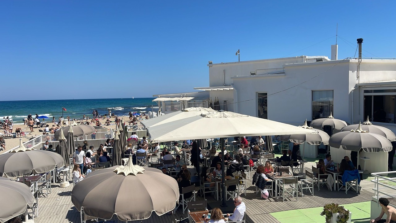 Bari: nuova veste per il lido San Francesco Per tutta l Bari: nuova veste per il lido San Francesco Per tutta l