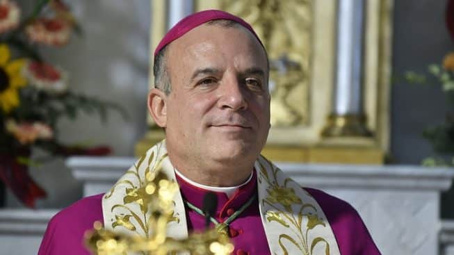 Cosimo Panzetta nuovo arcivescovo di Lecce Succede al dimissionario Michele Seccia Cosimo Panzetta nuovo arcivescovo di Lecce Succede al dimissionario Michele Seccia