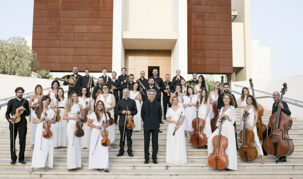 L'Orchestra Filarmonica Pugliese con il direttore Giovanni Minafra