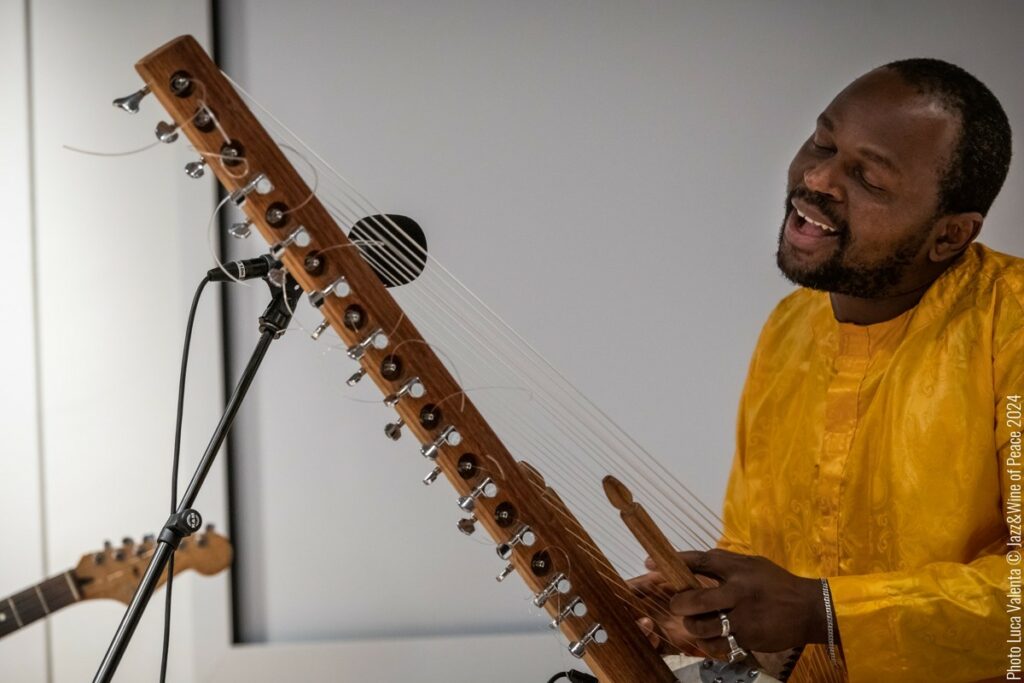 Jali Babou Saho voice, kora Luca Zennaro guitar Simone Serafini double bass