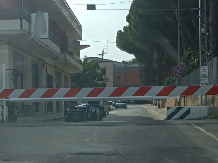 Conversano: insopportabili code al passaggio a livello, lettera del sindaco a Fse Protesta Conversano: insopportabili code al passaggio a livello, lettera del sindaco a Fse Protesta