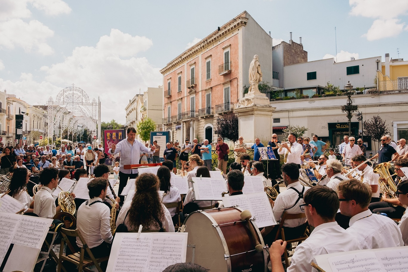 La banda musicale di Bisceglie Orgoglio musicale pugliese dal diciannovesimo secolo ai giorni scorsi La banda musicale di Bisceglie Orgoglio musicale pugliese dal diciannovesimo secolo ai giorni scorsi