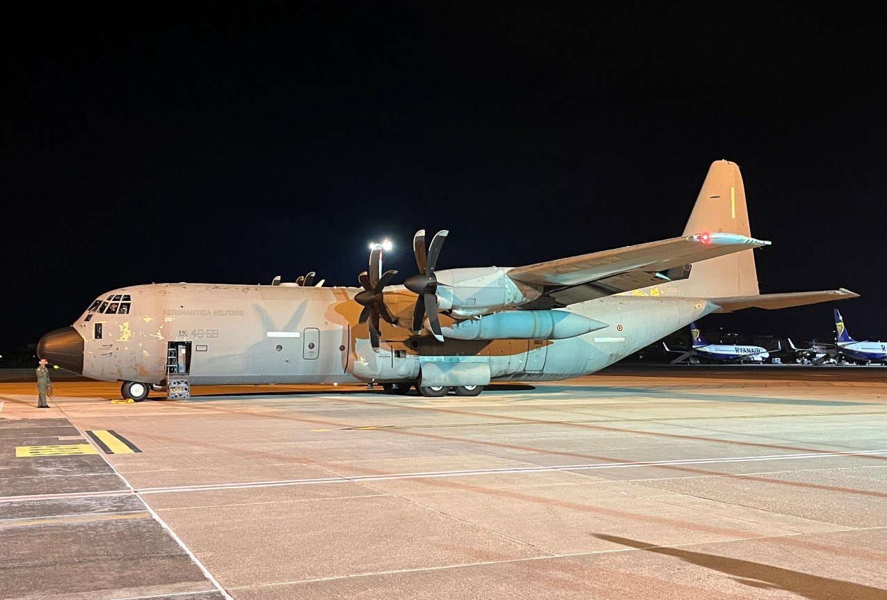 Arrivati in Italia nella notte quindici bambini palestinesi di Gaza da curare: alcuni in Puglia Aeronautica militare