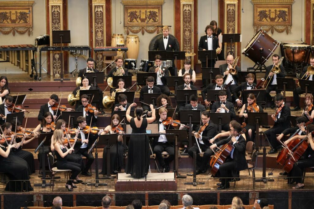 Ayso Orchestra e la sua direttrice e fondatrice Teresa Satalino 2