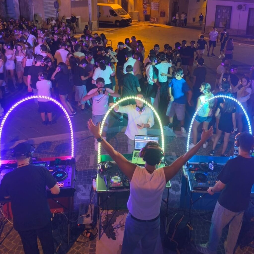 Un momento del silent disco di Orsara di Puglia