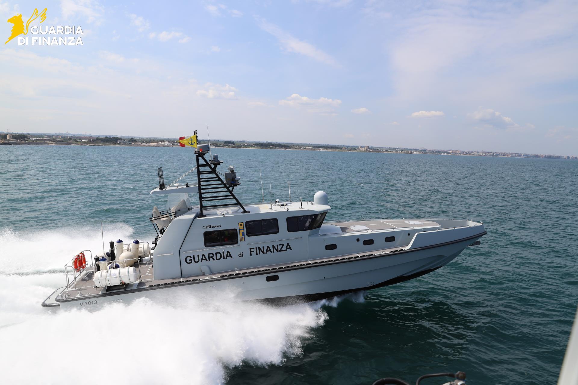 mandato internazionale di arresto associazione a delinquere per frode e riciclaggio svizzero arrestato dalla guardia di finanza di bari sezione navale