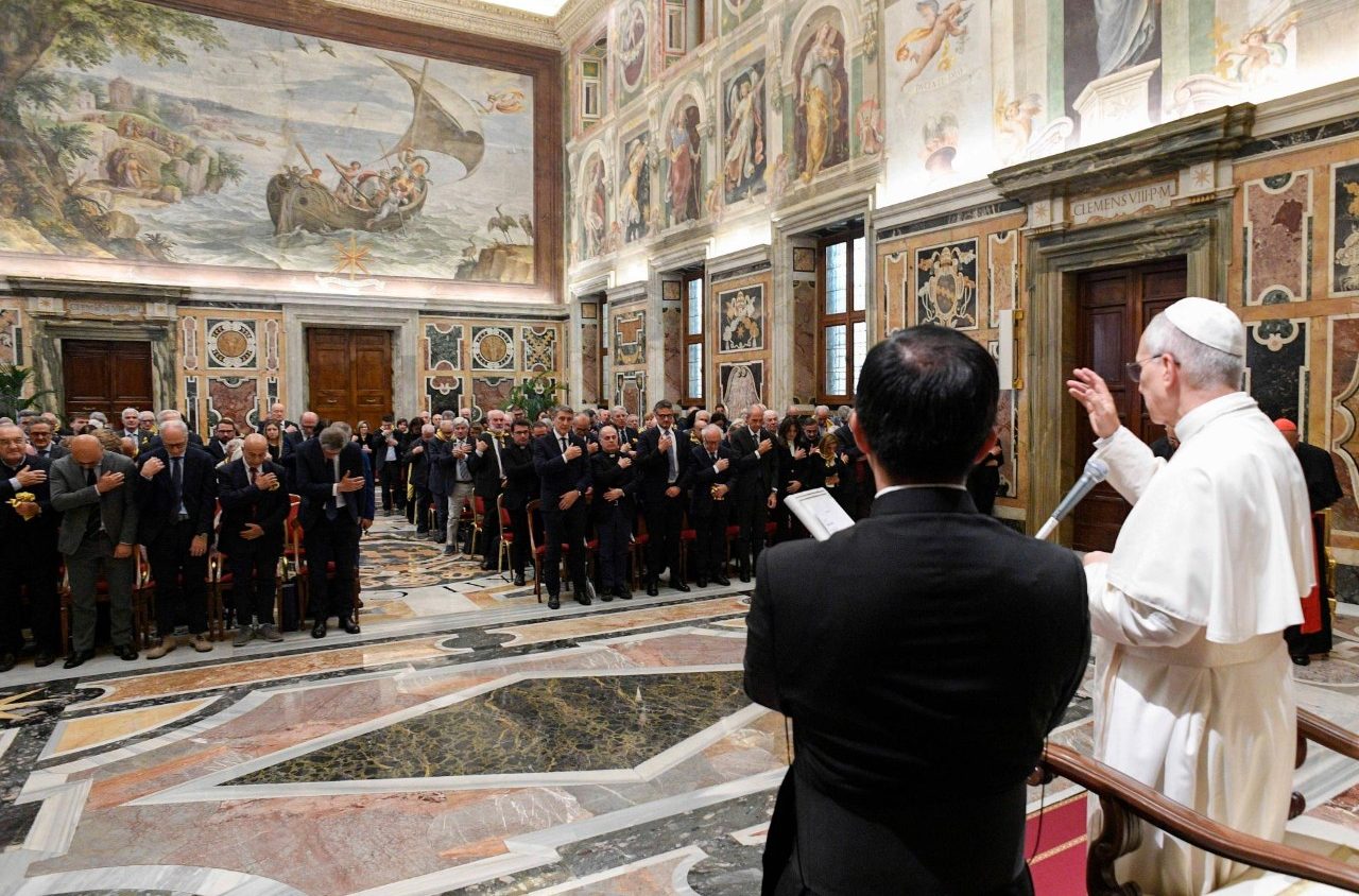 Leone XIV: l’usura “ferita grave che lacera la carne viva della società”. Anche l’associazione barese all’udienza Consulta nazionale "San Giovanni Paolo II" ricevuta dal papa Leone XIV: l’usura “ferita grave che lacera la carne viva della società”. Anche l’associazione barese all’udienza Consulta nazionale "San Giovanni Paolo II" ricevuta dal papa