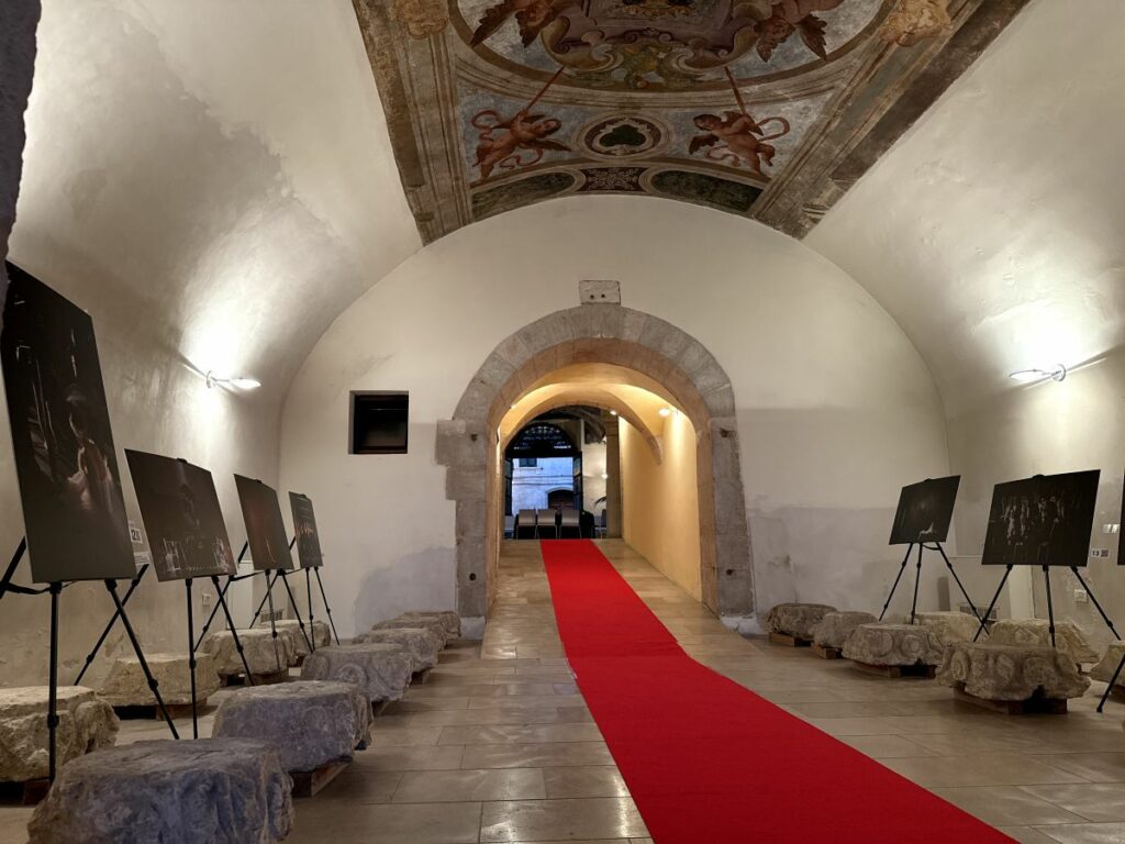 Foto inaugurazione mostra Scatti di Scena di Cosimo Mirco Magliocca, 3 settembre, Palazzo Della Marra Barletta (4)