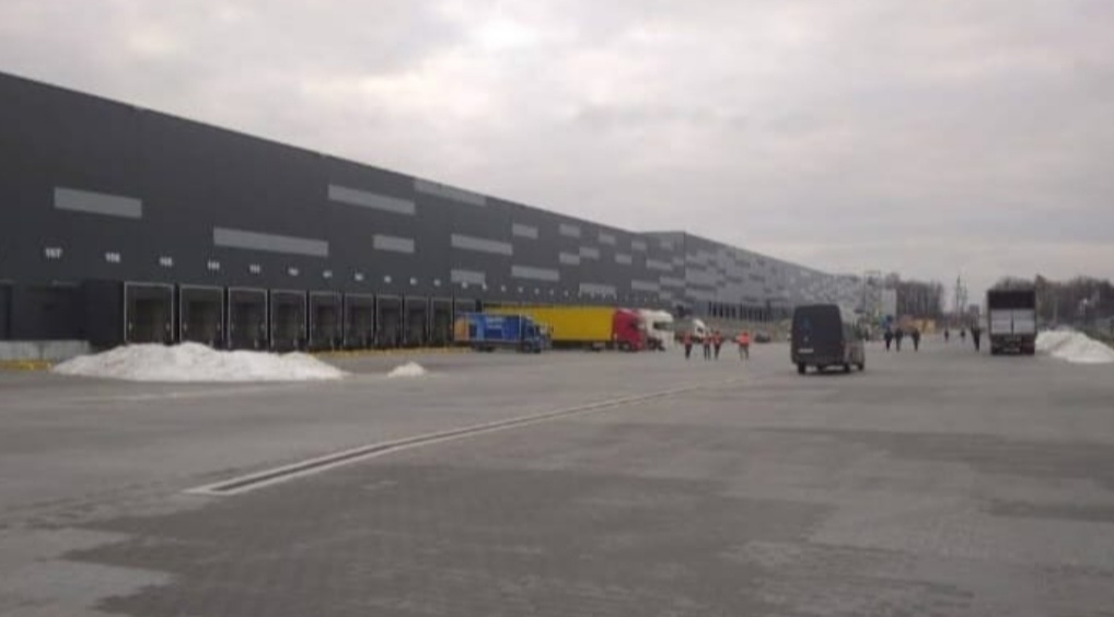 Ucraina: drone non esploso sul tetto del salumificio, pericolo per l’azienda dell’imprenditore pugliese Paolo Chiafele, di Martina Franca Ucraina: drone non esploso sul tetto del salumificio, pericolo per l’azienda dell’imprenditore pugliese Paolo Chiafele, di Martina Franca