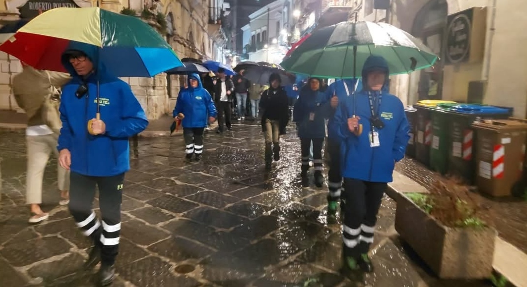 foggia corteo sotto la pioggia per dire no alla violenza giovanile in serata