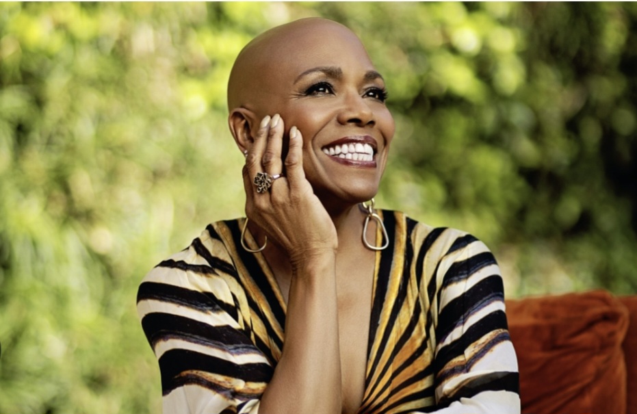 Dee Dee Bridgewater posa orizz