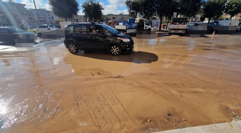 Martina Franca: zona di piazza D’Angiò Guasto alla conduttura Martina Franca: zona di piazza D’Angiò Guasto alla conduttura