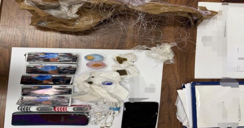 Carcere di Foggia: droga e telefoni trasportati dal drone, rocambolesco sequestro nella notte Sappe: meno detenuti, più agenti Carcere di Foggia: droga e telefoni trasportati dal drone, rocambolesco sequestro nella notte Sappe: meno detenuti, più agenti