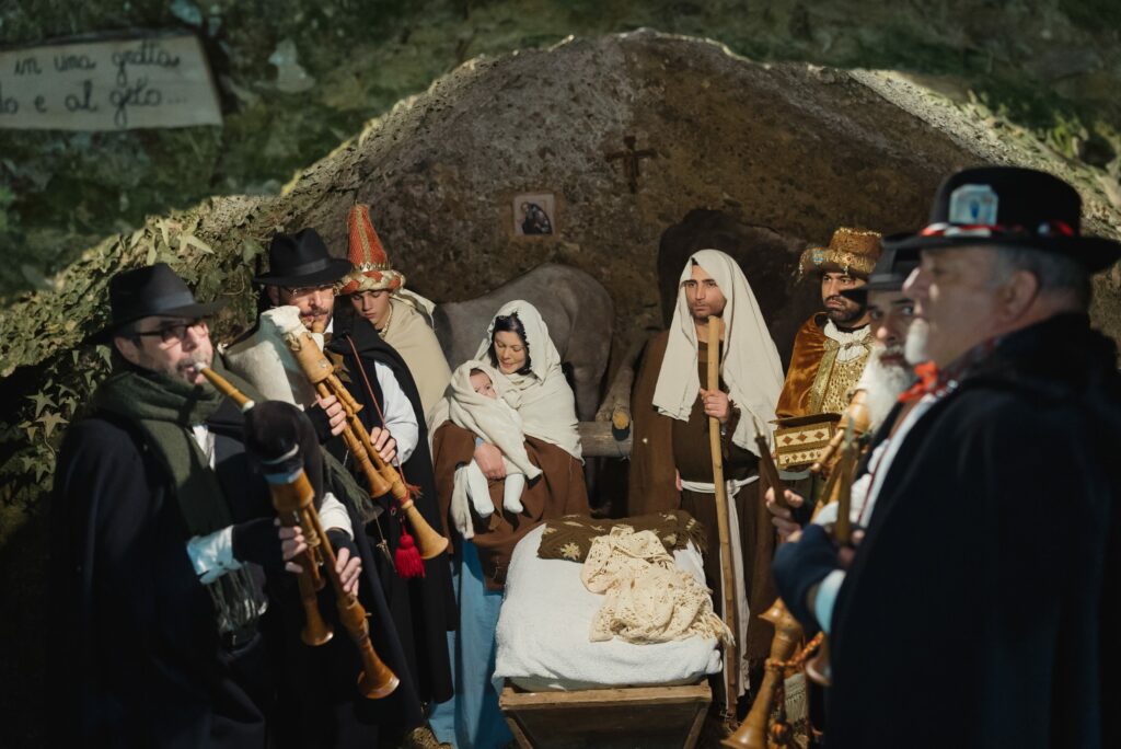 Deliceto: presepe vivente nella grotta di “Tu scendi dalle stelle”