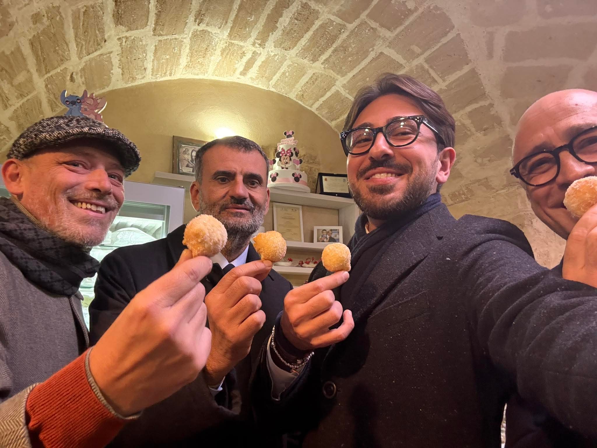 Decaro a Taranto: messa nel duomo e sagra della pettola In serata Decaro a Taranto: messa nel duomo e sagra della pettola In serata