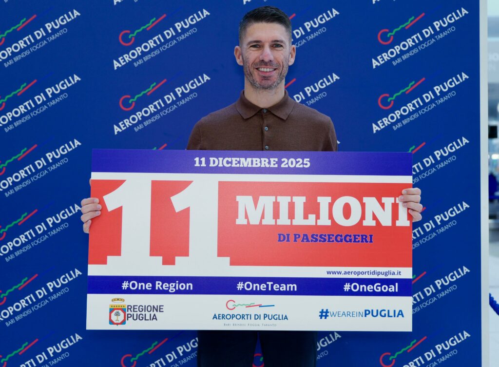 accensione albero all'aeroporto di Bari e festeggiamenti per 11 milioni di passeggeri (6)