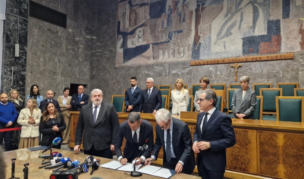 Antonio Decaro proclamato presidente della Regione Puglia Passaggio di consegne