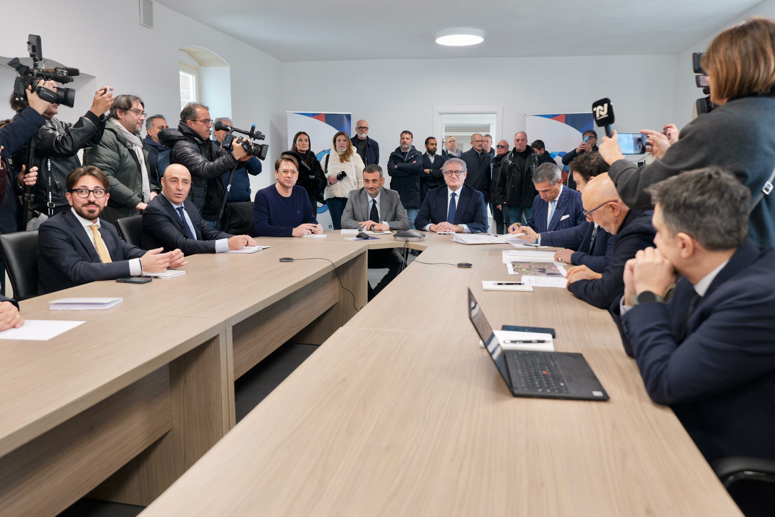 Giochi del Mediterraneo: tavolo a Taranto con ministro dello Sport e presidente della Regione Puglia Decaro: "non possiamo permetterci di fallire"