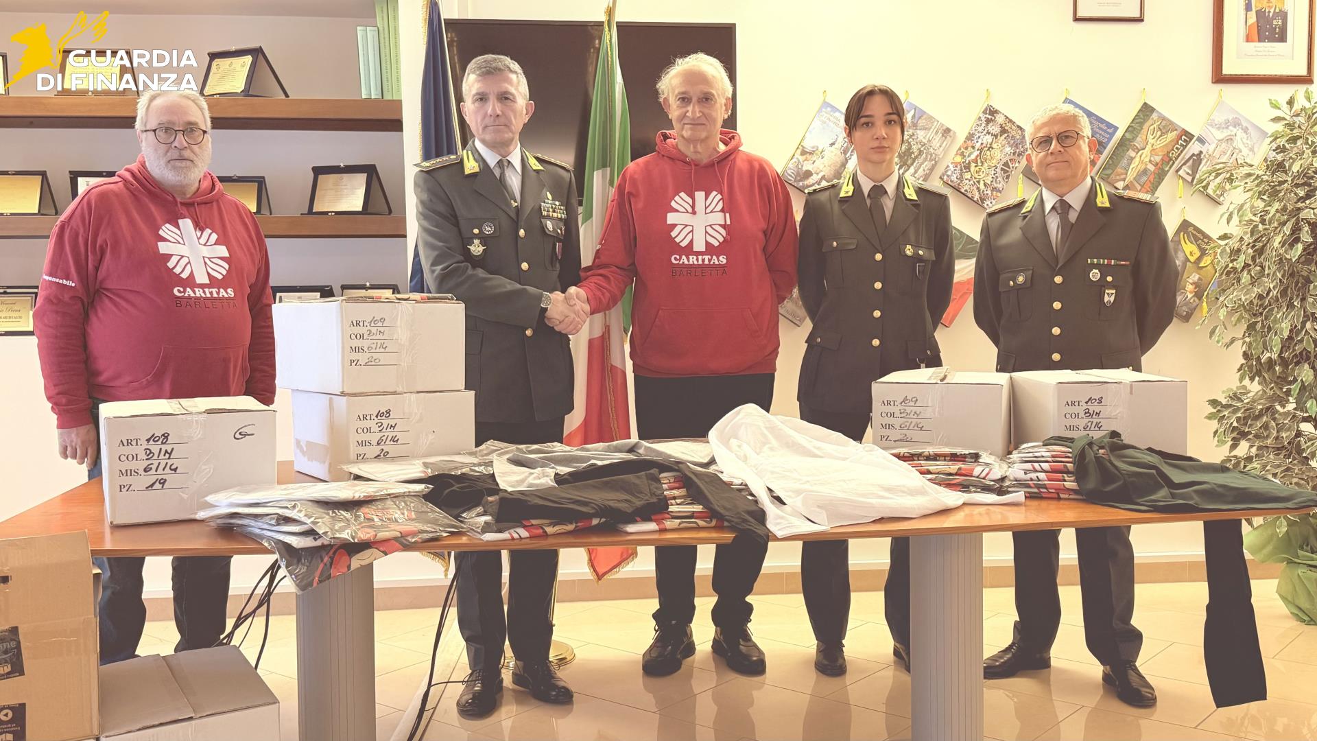 Barletta: donati alla Caritas oltre cinquecento capi di abbigliamento contraffatti Guardia di finanza Barletta: donati alla Caritas oltre cinquecento capi di abbigliamento contraffatti Guardia di finanza