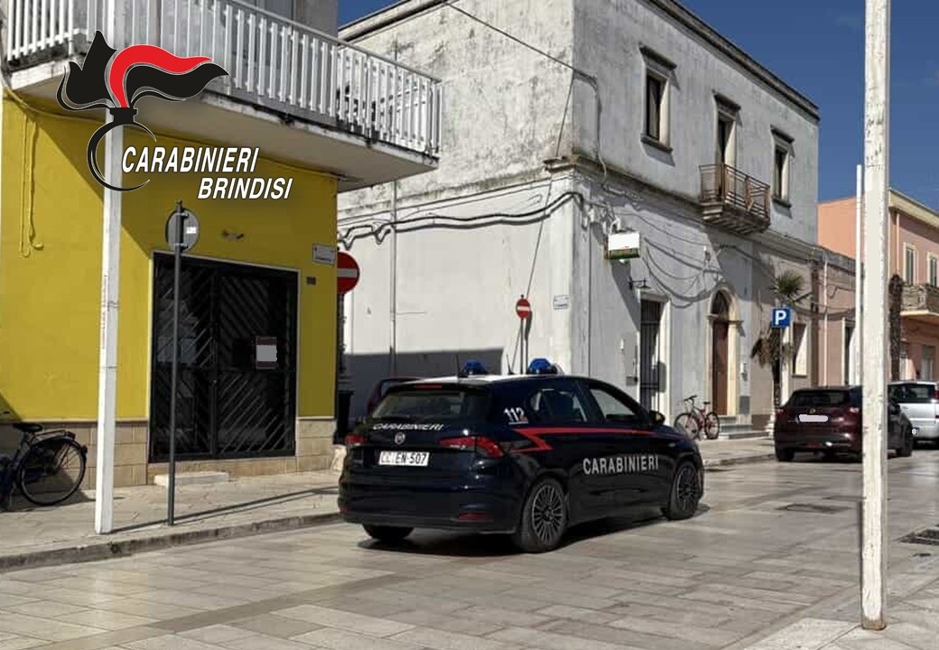 brindisi un tirapugni in classe denunciato quindicenne carabinieri l arma 232 stata sequestrata da Noinotizie.it brindisi un tirapugni in classe denunciato quindicenne carabinieri l arma 232 stata sequestrata