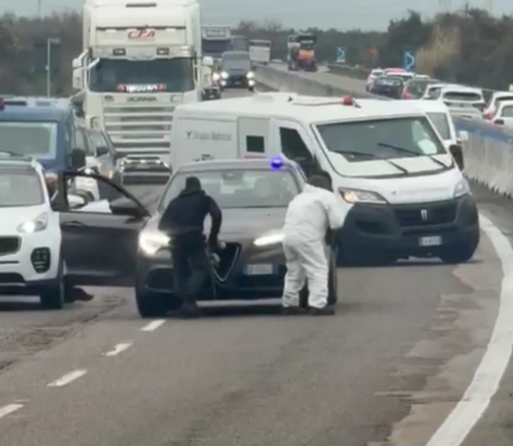 Assalto al portavalori nel brindisino: rubata anche l’auto a una studentessa che aveva un esame all’università I banditi l